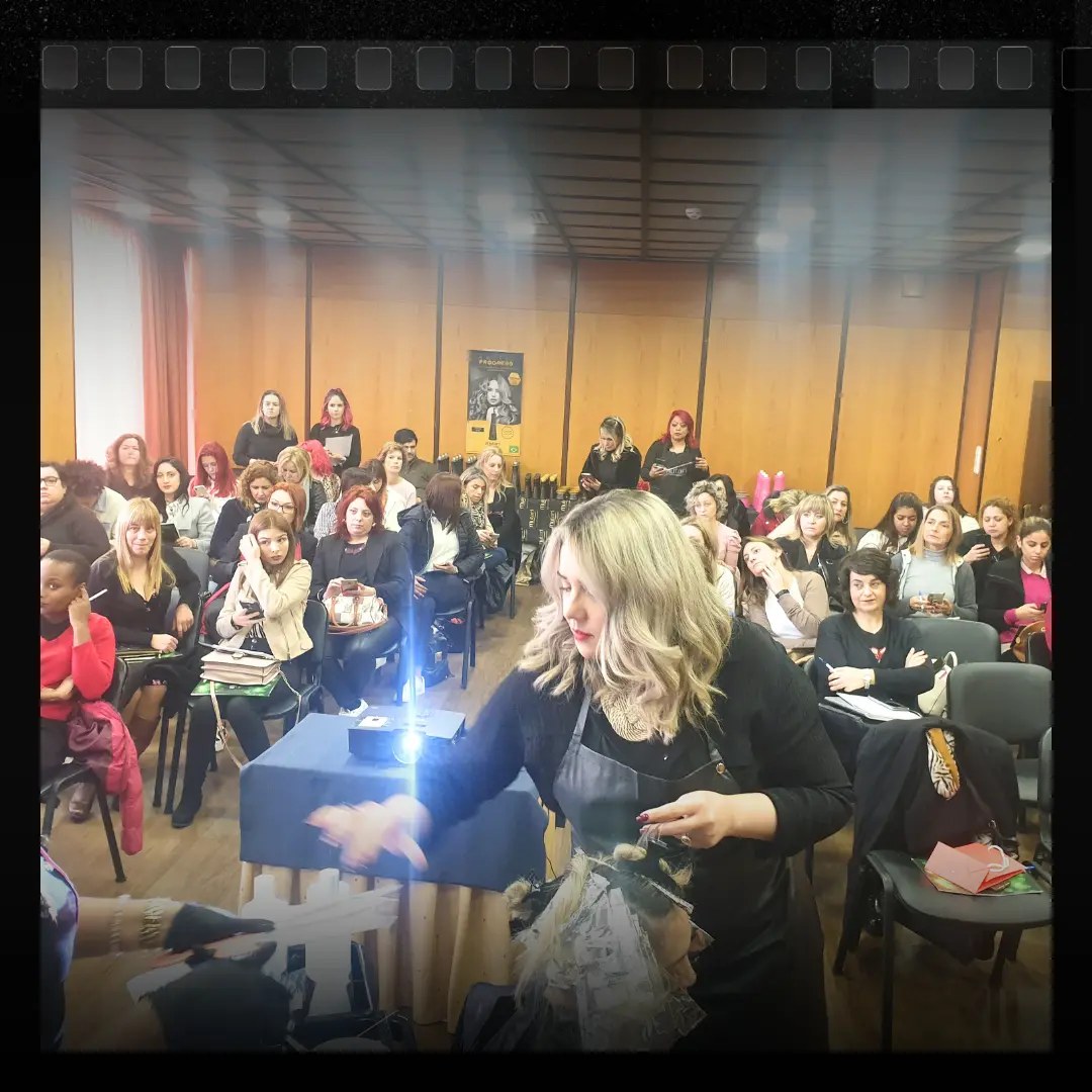 APERFEIÇOAMENTO EM MECHAS E COLORIMETRIA. WORKSHOP. PAULA PITANGA CABELEIREIRA E FORMADORA.
