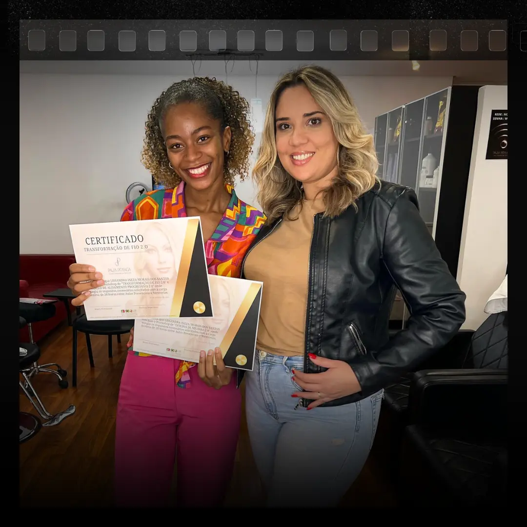 ESPECIALISTA EM MECHAS E COLORIMETRIA. TÉCNICAS DE BALAYAGE. FORMADORA PAULA PITANGA CABELEIREIRA. EM BRAGA